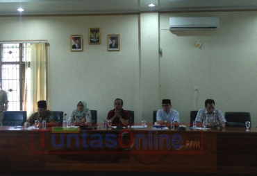 Rapat Heraing dipimpin Langsung Oleh Waka II DPRD Teuku Zulkarnain