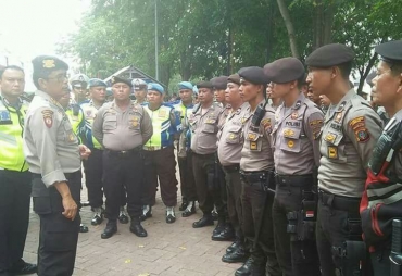 Tampak Dir Sabhara Polda Sumut saat Melaksanakan Pengecekan Personil