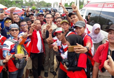 Bupati Lahat Saat Foto Bersama 