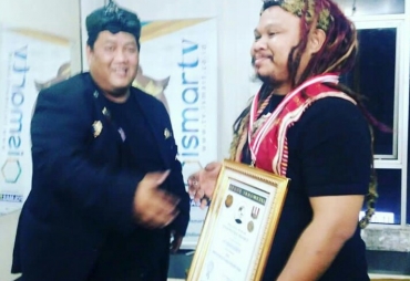 Tampak Mpuh Sembiring Berfoto 