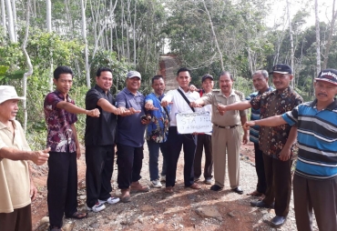 Tampak Kades Renah Lebar beserta Pegawai Camat Karang Tinggi
