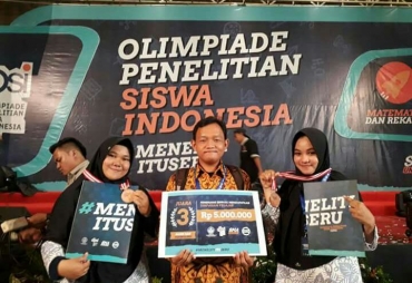 Dua SMAIT Meraih Sukses saat perlombaan