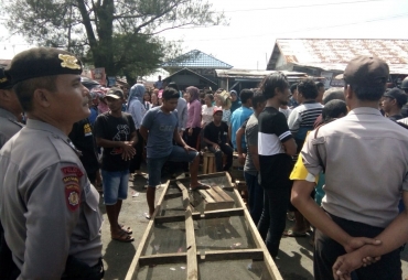 Kondisi pemblokiran Jalan terkait Permasalahan Nelayan