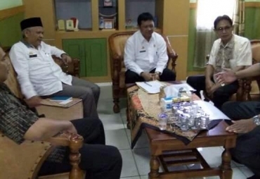 Ir.Sam Ketua Perindo Luwu Utara membahas harga Sawit 