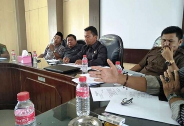 Komisi II DPRD Kabupaten Bengkulu Tengah merespon keluhan para petugas penyuluh lapangan