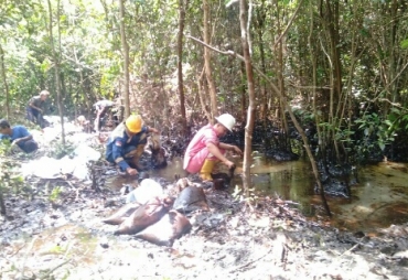 Tampak Pipa Pertamina Yang mencemari Sungai