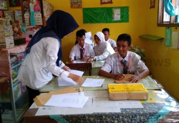 Tampak Siswa sedang melaksanakan Ujian Nasional