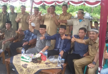 Usai acara isra mi'raj para tamu yang hadir foto bersama