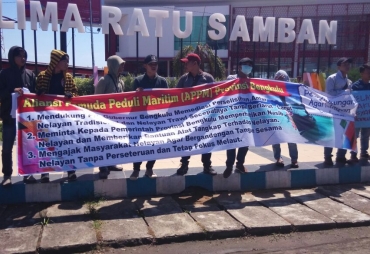 Tampak APPM mengelar aksi di simpang Lima