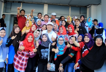 Plt Gubernur Bengkulu Rohidin Mersyah foto bersama usai Senam Pagi