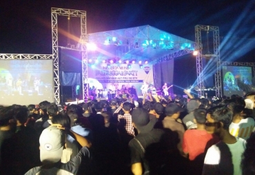 Tampak Bupati PALI dan masyarakat menikmati Hiburan Raggae