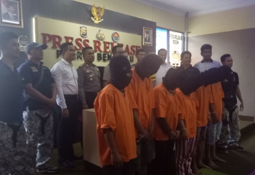 Tampak pelaku yang sudah diamankan oleh jajaran Polsek Gading Cempaka