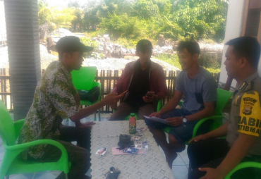 Tampak Kades mengklarifikasi ke awak media