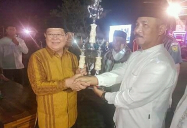Penyerahan Piala MTQ Tingkat Provinsi