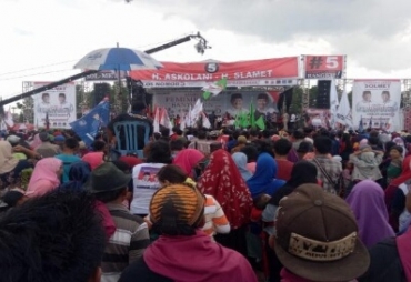 Tampak Warga Memadati lokasi kampanye