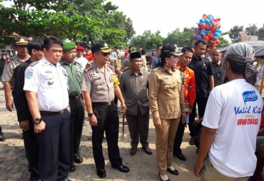 Tampak Bupati dan Kapolres melakukan sidak pasar