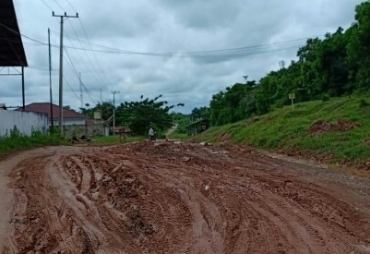 Tampak Kondisi Jalan yang tak kunjung diperbaiki