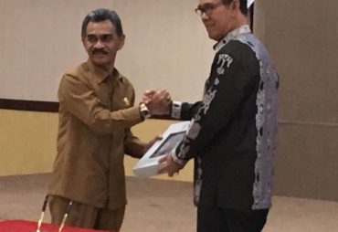 Penyerahan Piagam Penghargaan Oleh BPK Provinsi Aceh