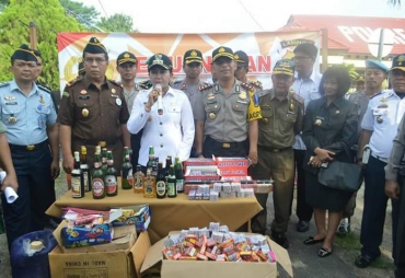 Mapolres Tuba Memusnahkan Miras yang di hadiri Bupati 