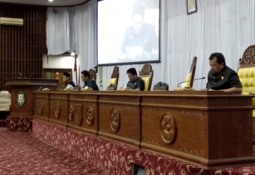 Tampak Ketua DPRD Provinsi Bengkulu Ihsan Fajri Memimpin Rapat