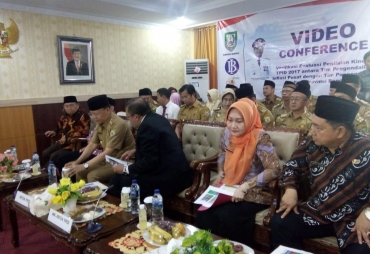 Tampak PLT Gubernur Bengkulu Rohidin Mersyah menghadiri Vidcon