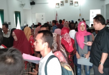 Tampak Caleg memadati untuk tes kejiwaan