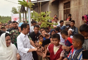 Tampak Presiden RI Joko Widodo menyapa Masyarakat 