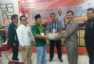 DPC PKB Kota Bengkulu menyerahkan berkas Bacaleg 