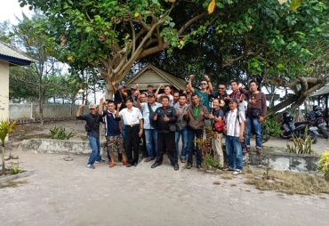 Foto Bersama Wartawan, LSM, dan Ormas