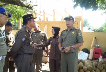 Tampak Kasatpol PP Kota Bengkulu Meninjau Lokasi