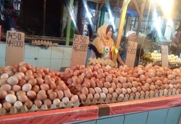 Pedagang Telur Ayam Pasar Panorama Bengkulu