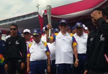 Bupati Pali Mengangkat Obor Asean Games 2018
