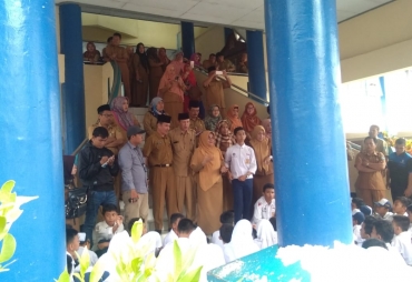Ratusan Siswa SMPN 3 Kota Bengkulu Datangi Diknas Kota