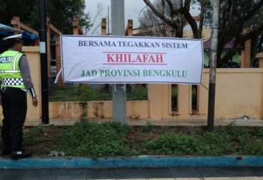 Tampak Spanduk Terpasang