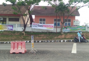 Tampak Spanduk #2019GantiPresiden Terpasang