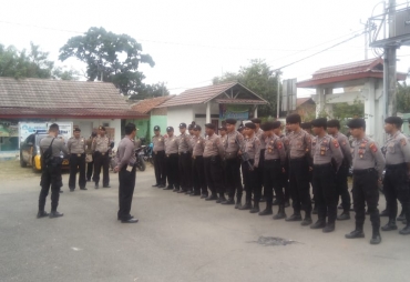 Tampak Polisi Bersiap Untuk Pengamanan 