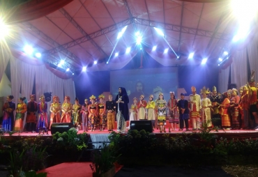 Bupati Karawang Membuka Festival Goyang Karawang