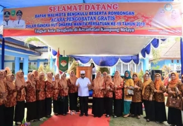 Foto Bersama Walikota Bengkulu dan DWP