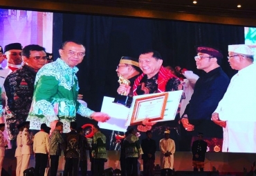 Penyerahan Penghargaan 