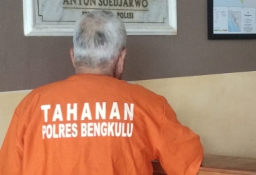 Foto tersangka saat ditahan Polres Kota Bengkulu