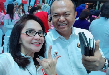 Caleg DPR RI Restuty Aprillia bersama Suami Patrice Rio Capella 