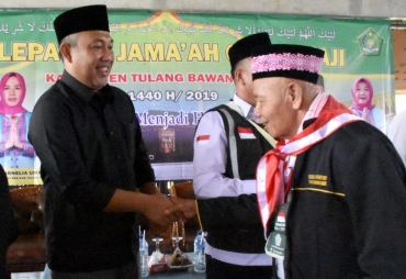 Bupati Lepas CJH Tulang Bawang Barat