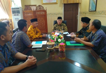 pertemuan dengan PLN Bengkulu di ruang kerja, Kamis(1/8)