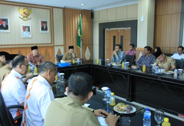 Rohidin Mersyah memimpin rapat kesiapan jajaran pemerintah Bengkulu menerima kedatangan para calon investor tersebut yang dihadiri kepala OPD terkait