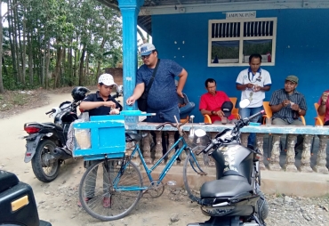 Perjuangan Seorang Anak Berjualan Es Tuntung Dengan Sepeda