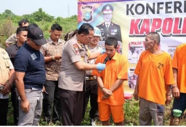 Polsek Tambang Serahkan Pelaku Pembakaran Hutan