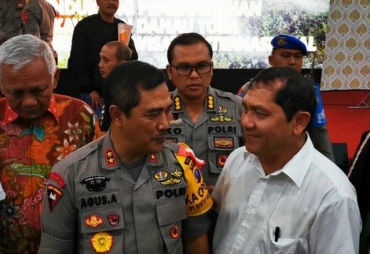Bupati karo Terkelin Brahmana hadir bersama kapolres Karo Rapat koordinasi pengamanan dan pengelolaan dalam rangka mendukung pembangunan kawasan Danau Toba sebagai Destinasi wisata Internasional yang diselenggarakan oleh Kapoldasu Irjen Pol Drs Agus Andrianto, SH, MH didukung oleh BPDOT Arie Prasetyo, di Hotel Samosir Cotage (24/8).dok
