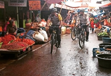 Personil Polres Karo Patroli Menggunakan Sepeda