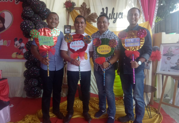 Kasat Lantas Polres Labuhanbatu hadiri Undangan Ultah putri Kasat Intelkam, dan sampai kan pesan keamanan saat berkendara.  Labuhanbatu, Tuntasonline.com  Kasat Lantas Polres Labuhanbatu AKP Imam Alliyuddin SH.MH hadiri undangan syukuran ulang tahun putri Kasat Intelkam Polres Labuhanbatu AKP Fadlun Al Fitri SS, Hilya Afra Al Fy yang ke 1 tahun di rumah dinas Kasat Intelkam jalan Mh, Thamrin, Sabtu  (14/09/20919).  dalam kesempatan nya, Kasat Lantas Polres Labuhanbatu AKP Imam Alliyuddin SH,MH mengucapkan, 