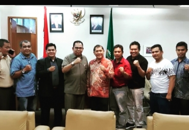 ketua DPRD -SU  Drs Baskami Ginting menerima kedatangan Bupati karo Terkelin saat  silaturahmi keruang kerjanya